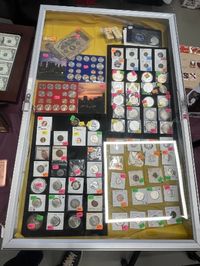 Coin-Outlet Interior